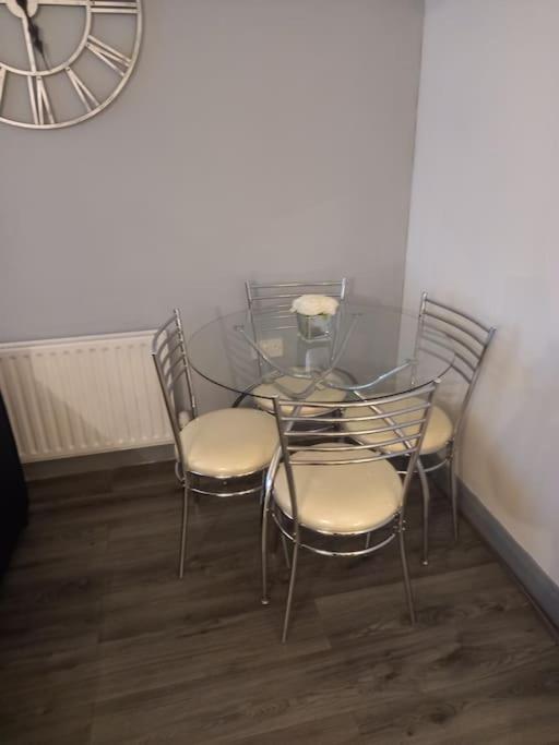 Modern 2-Bedroom City Apartment With Free Parking Belfast Exterior foto