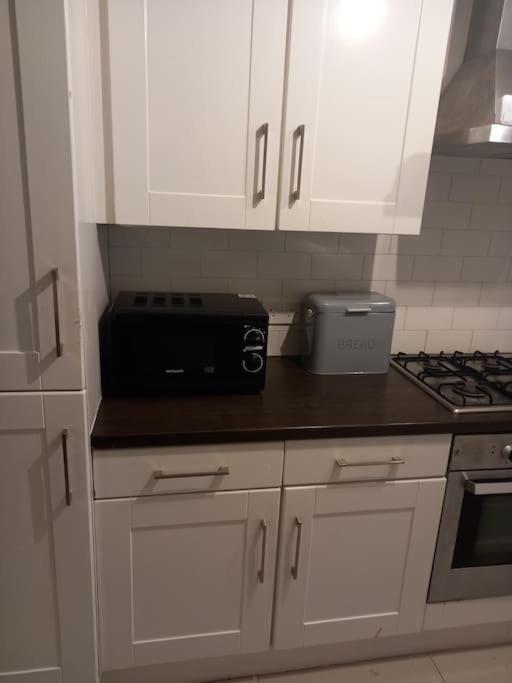 Modern 2-Bedroom City Apartment With Free Parking Belfast Exterior foto