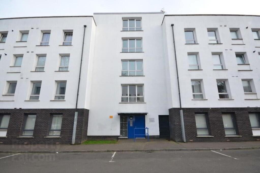 Modern 2-Bedroom City Apartment With Free Parking Belfast Exterior foto