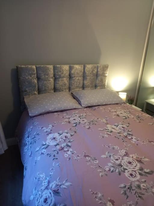 Modern 2-Bedroom City Apartment With Free Parking Belfast Exterior foto